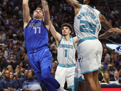 Hornets Mavericks Basketball
