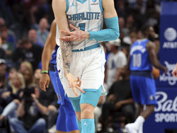 Hornets Mavericks Basketball