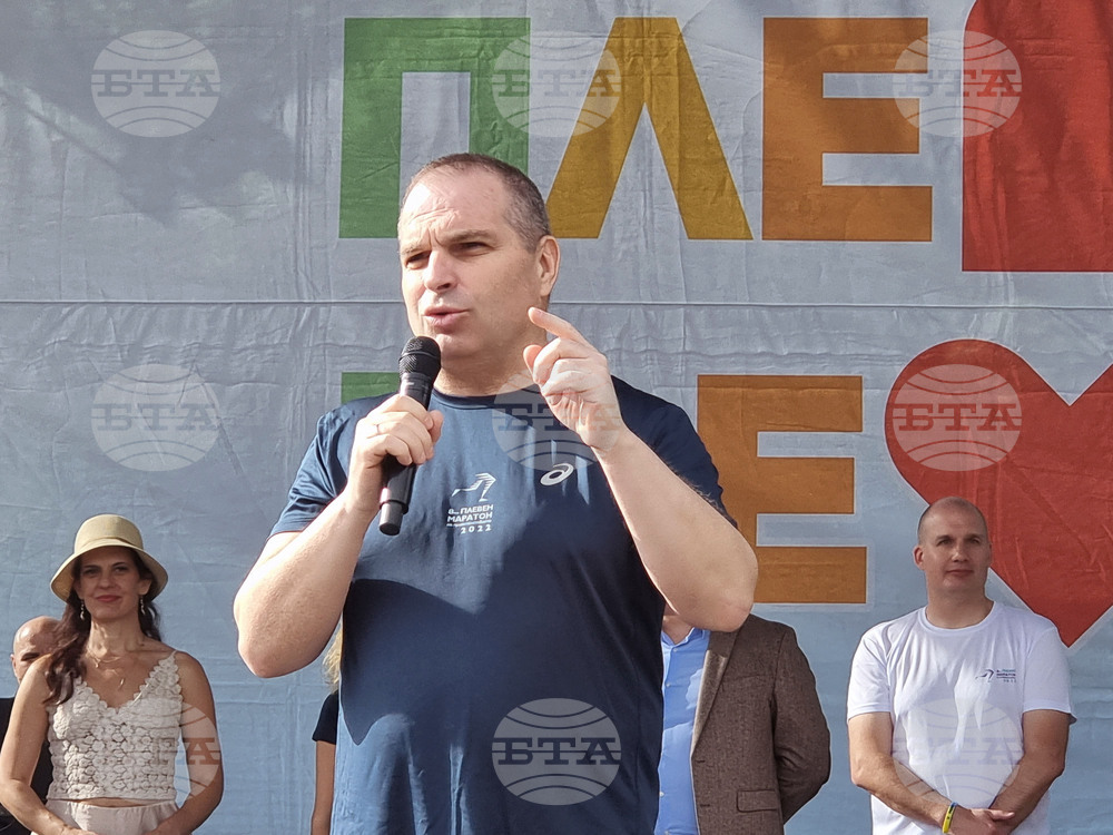 Очаквам АМ "Хемус" да бъде завършена през 2027 г., каза в Плевен вицепремиерът Гроздан Караджов