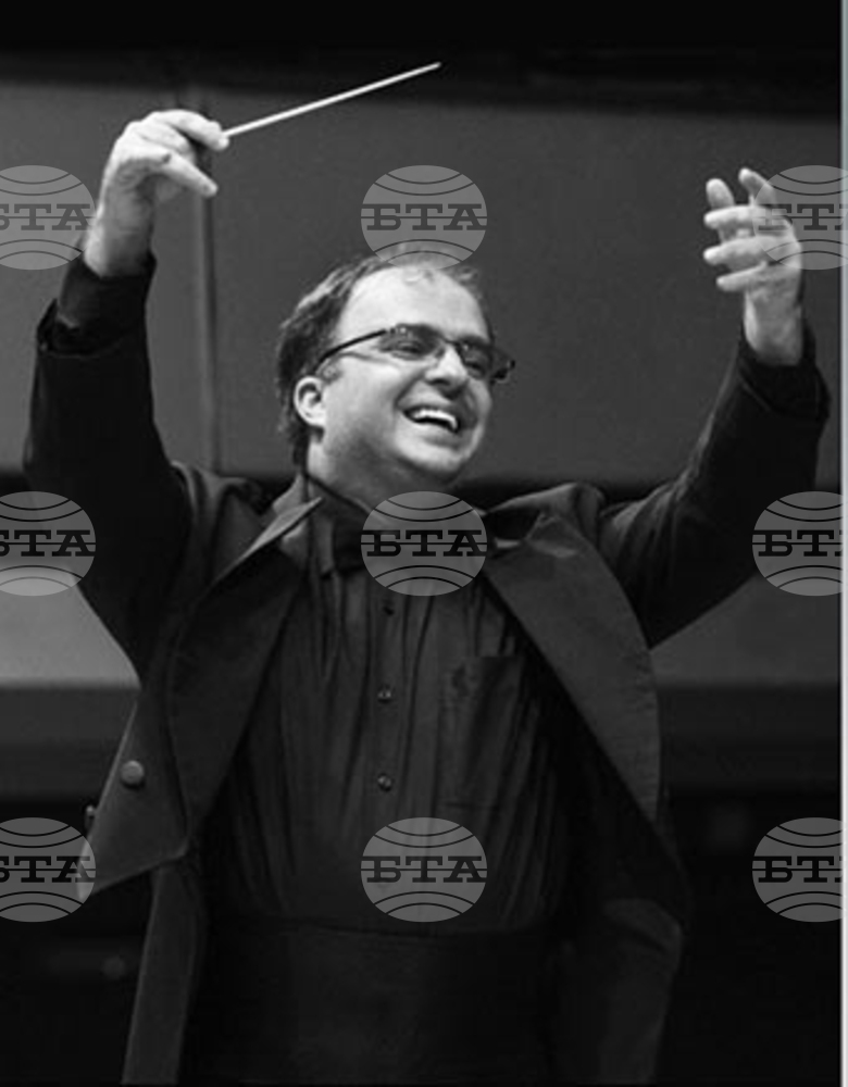Маестро Найден Тодоров подготвя три поредни музикални събития с Плевенската филхармония