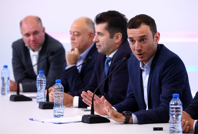 Не мисля, че може да се говори за каквито и да било "сглобки" в София, каза Васил Терзиев
