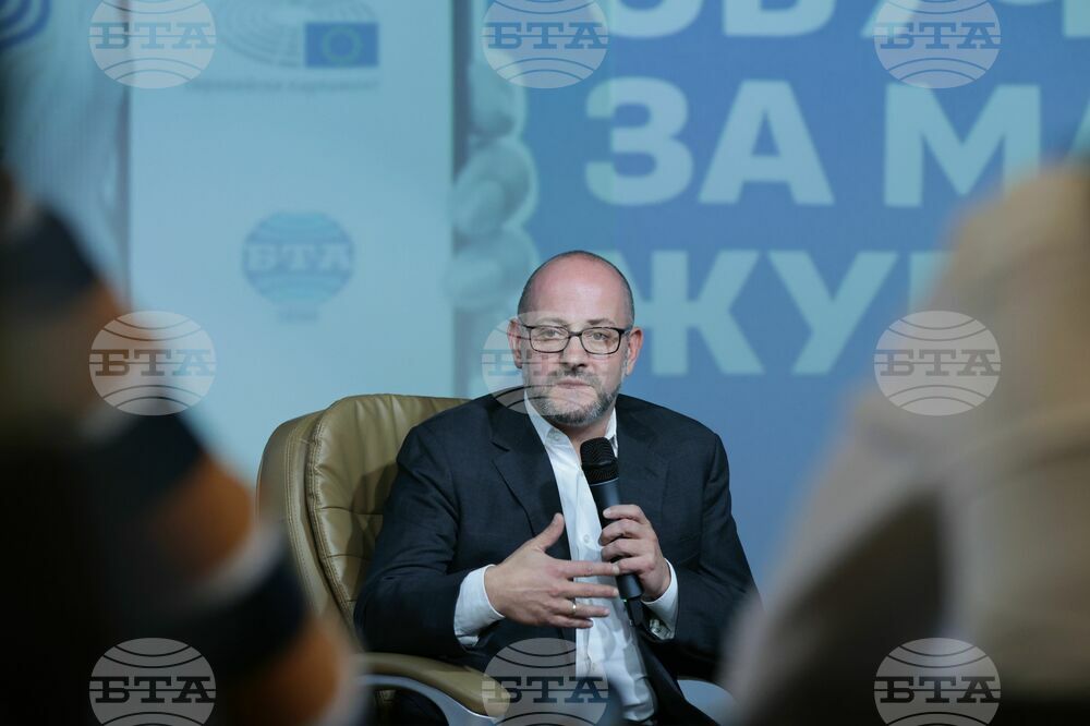 БТА - Европейски парламент - програма - млади журналисти - обучение - Радан Кънев и Теодор Стойчев
