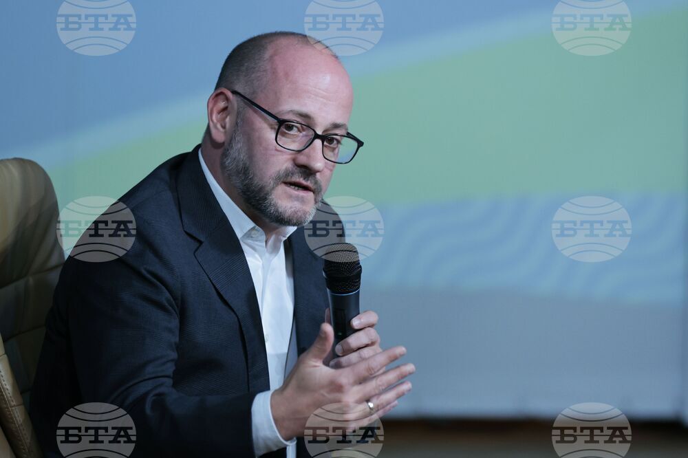 БТА - Европейски парламент - програма - млади журналисти - обучение - Радан Кънев и Теодор Стойчев