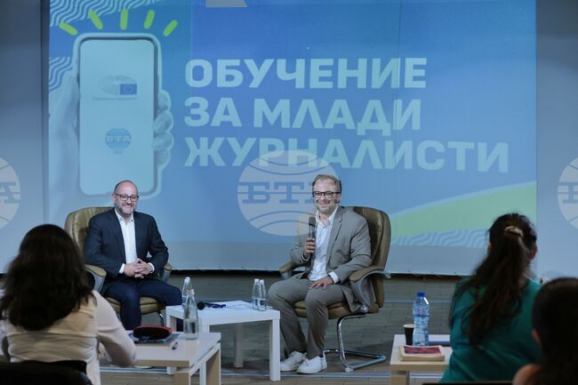 БТА - Европейски парламент - програма - млади журналисти - обучение - Радан Кънев и Теодор Стойчев