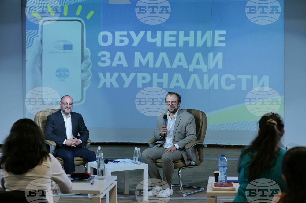 БТА - Европейски парламент - програма - млади журналисти - обучение - Радан Кънев и Теодор Стойчев
