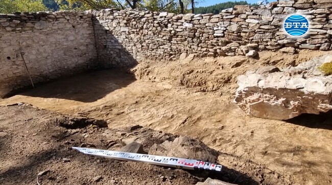 Два християнски храма са разкрили археолозите при есенните проучвания на крепостта край крумовградското село Храстово