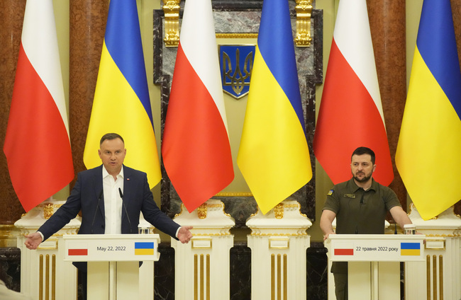 Полският президент Анджей Дуда стана първият чуждестранен държавен глава, говорил пред украинския парламент, от началото на войната
