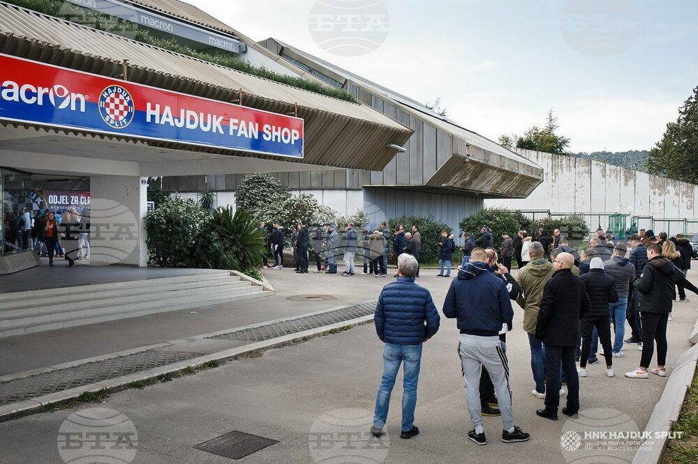 Хърватската полиция стреля с бойни патрони при сблъсъци с фенове; четирима запалянковци са с огнестрелни рани