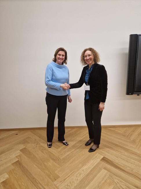 Министрите на труда и социалната политика на пет държави и еврокомисар Никола Шмит изведоха като приоритети на Европа изкореняването на детската бедност и уменията като единствен полезен инструмент за прехода към дигитална икономика