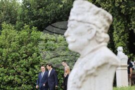 Италия - премиер - бюст-паметника  Капитан Петко войвода - венец