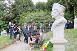 Италия - премиер - бюст-паметника  Капитан Петко войвода - венец