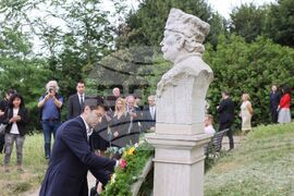 Италия - премиер - бюст-паметника  Капитан Петко войвода - венец