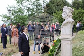 Италия - премиер - бюст-паметника  Капитан Петко войвода - венец