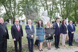 Италия - премиер - бюст-паметника  Капитан Петко войвода - венец