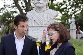 Италия - премиер - бюст-паметника  Капитан Петко войвода - венец