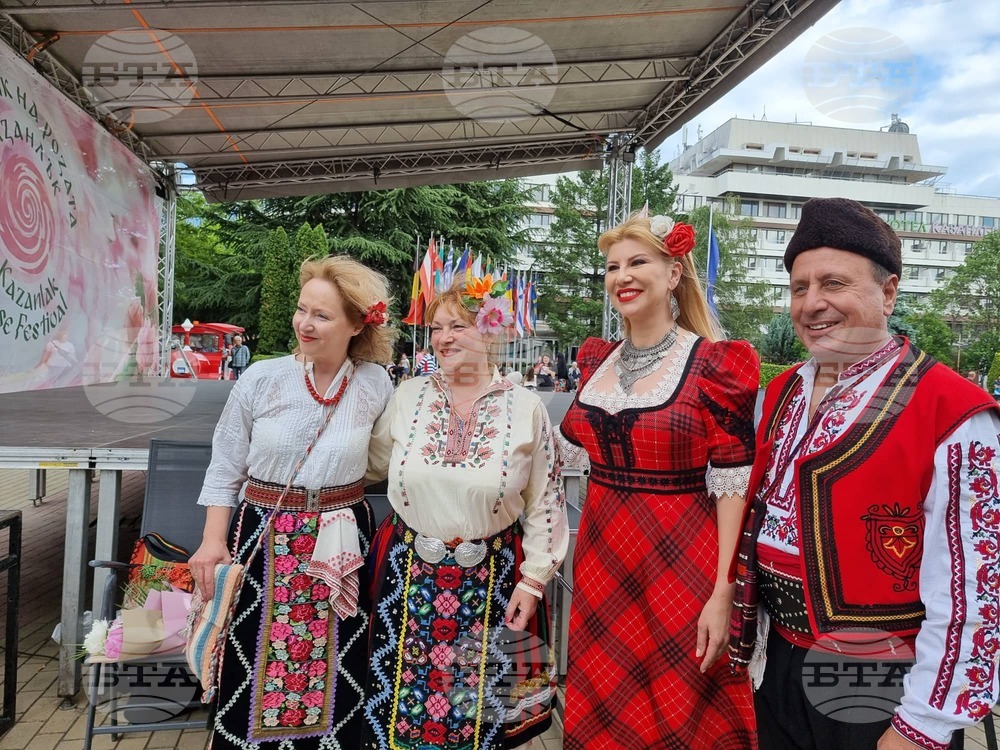 Сдружението „Приятели на фолклора“ в Казанлък отбеляза своята пета годишнина