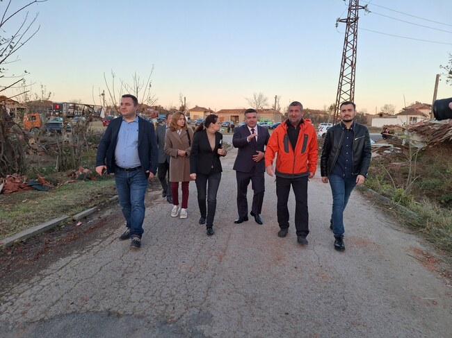 Областна администрация Разград: Представители на държавата огледаха пораженията в Лъвино, мобилизирани са всички ресурси за нормализиране на живота там