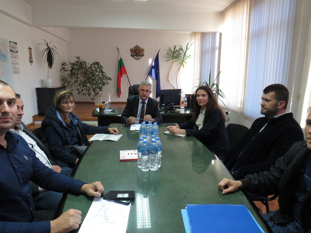 Областна администрация Шумен: Работна среща на областния управител проф. Добромир Добрев относно техническото състояние на язовир „Тича“