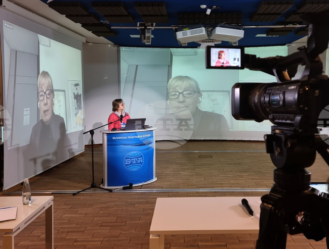 БТА - Европейски парламент - програма - млади журналисти - обучение - среща-разговор с евродепутатката Елена Йончева