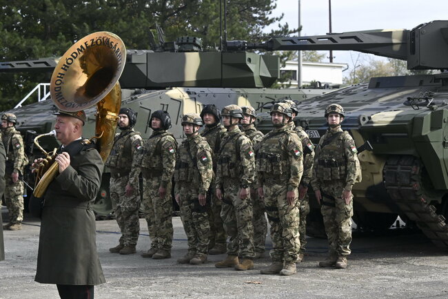 МТИ: Повече от 5000 души са се присъединили към запаса на въоръжените сили на Унгария, заяви министърът на отбраната
