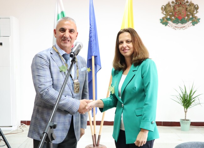 ОА Стара Загора: Областният управител Ива Радева закле днес кметовете, общинските съветници и кметовете на населени места в три общини от област Стара Загора – Павел баня, Николаево и Гурково