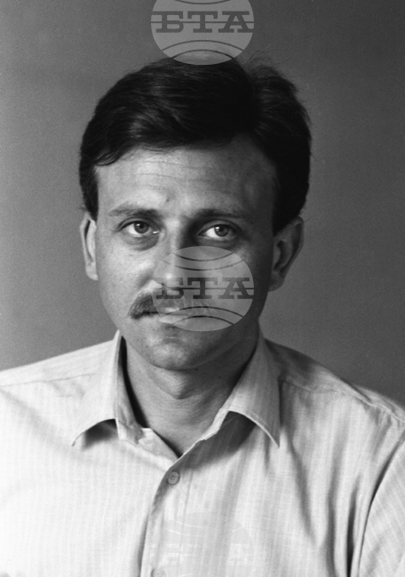 Асен Агов - журналист и политик