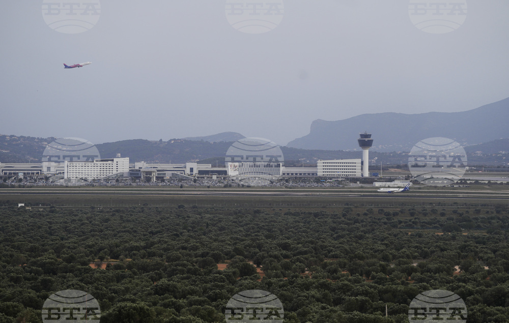 Летището в Атина днес е изгубило контакт с един от основните радари, използвани за насочване на въздушния трафик, съобщават авиодиспечери 