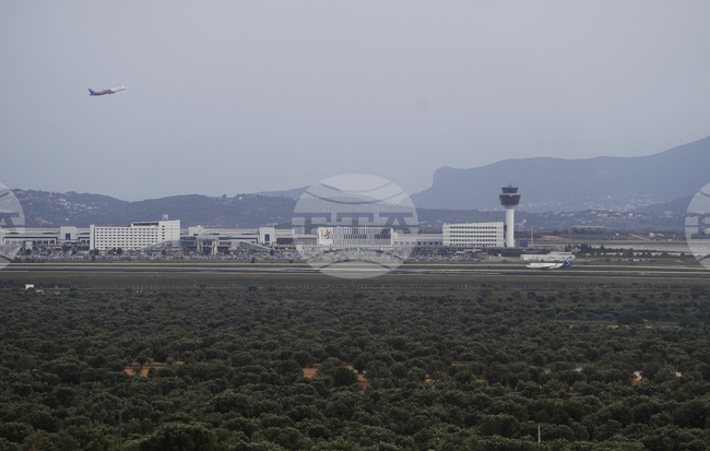 Летището в Атина днес е изгубило контакт с един от основните радари, използвани за насочване на въздушния трафик, съобщават авиодиспечери 