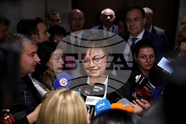 Парламент - Корнелия Нинова - брифинг