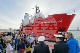 Варна - Научноизследователски кораб „Св. св. Кирил и Методий" - церемония по изпращане