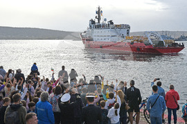 RSV 421 Sets Sail on Annual Antarctic Expedition, with Cadets among Those on Board