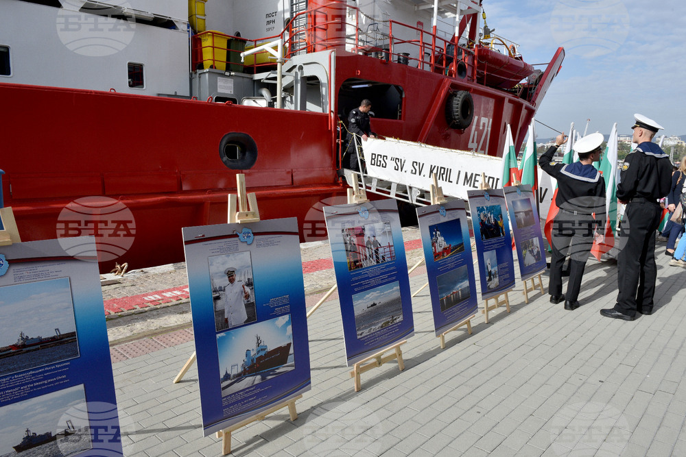 RSV 421 Sets Sail on Annual Antarctic Expedition, with Cadets among Those on Board