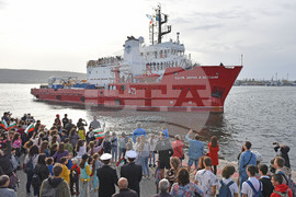 RSV 421 Sets Sail on Annual Antarctic Expedition, with Cadets among Those on Board