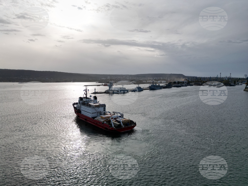 Варна - Научноизследователски кораб „Св. св. Кирил и Методий" - церемония по изпращане