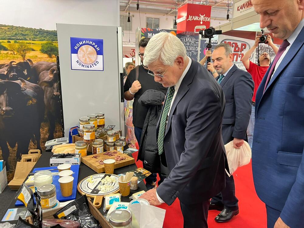 Министър Вътев: Хранителната индустрия ще е устойчива и успешна със силна пазарна ориентация