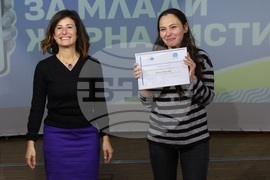 EP Media Services Unit Head De Marte Awards Certificates to Participants in Second Young Journalists' Training Programme
