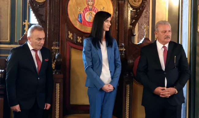 Министрите Мария Габриел и Кръстю Кръстев гостуваха на българската общност в Истанбул