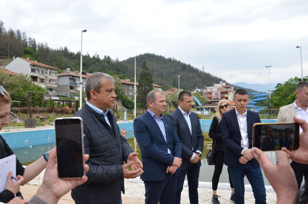 Кметът Илко Стоянов: Общинските съветници трябва да решат - искаме ли децата ни да продължат да ходят на басейн в съседни общини или още следващата година да имаме открит модерен комплекс с минерална вода в Благоевград