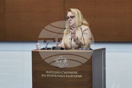 Парламент - заседание - Даниела Божинова