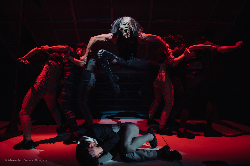 Драматичен театър „Никола Вапцаров“ – Благоевград: За първи път през новия театрален сезон спектакълът „Преображението“ по Франц Кафка