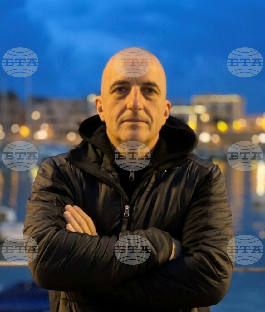 Писателят маринист Динко Динков представя в Бургас новата си книга