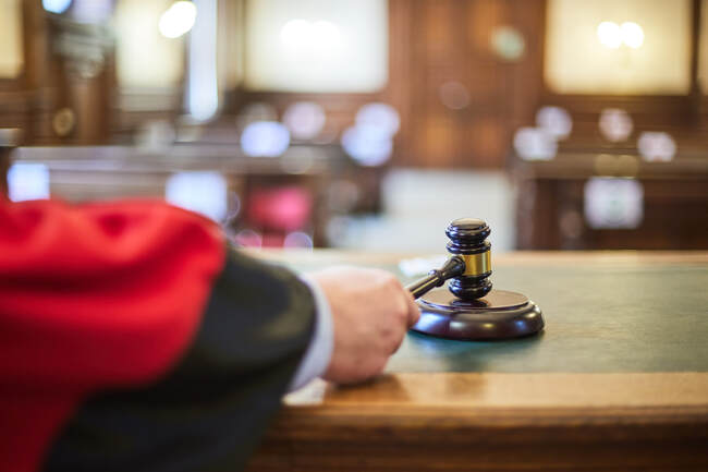 Конституционният съд на Румъния отложи за утре решението по искането за анулиране на първия кръг на президентските избори