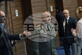 Парламент - заседание - генерал-майор Деян Дешков