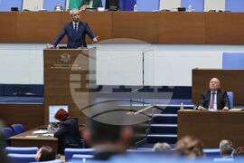 Парламент - заседание - Костадин Костадинов