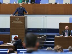 Парламент - заседание - Костадин Костадинов