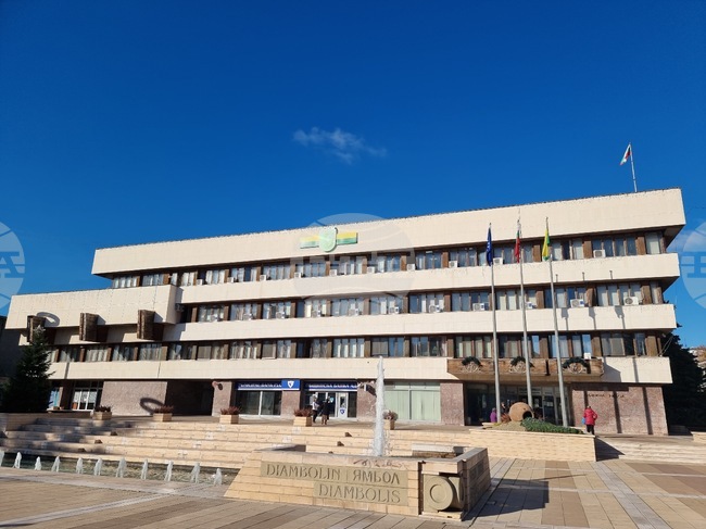 Бюджетна актуализация, именуване на нов жилищен комплекс и преобразуване на училище са сред темите на Общински съвет – Ямбол днес