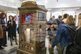 НАТФИЗ "Кръстьо Сарафов" - фотографии на Апостол Карамитев