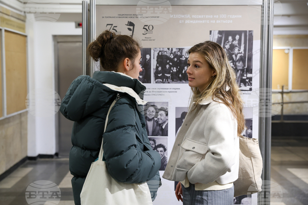 НАТФИЗ "Кръстьо Сарафов" - фотографии на Апостол Карамитев