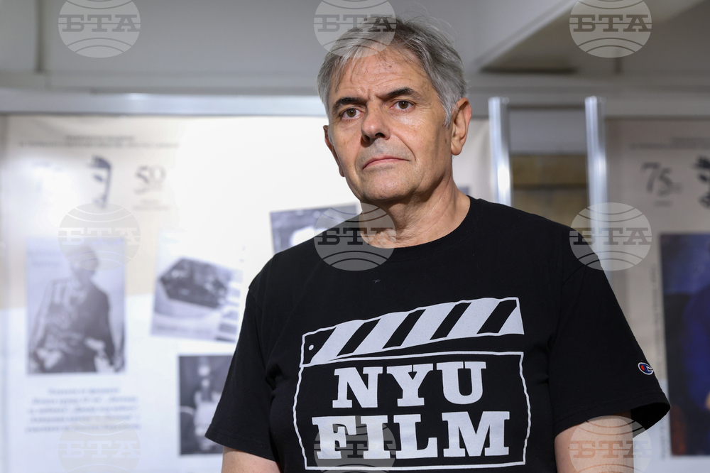 НАТФИЗ "Кръстьо Сарафов" - фотографии на Апостол Карамитев