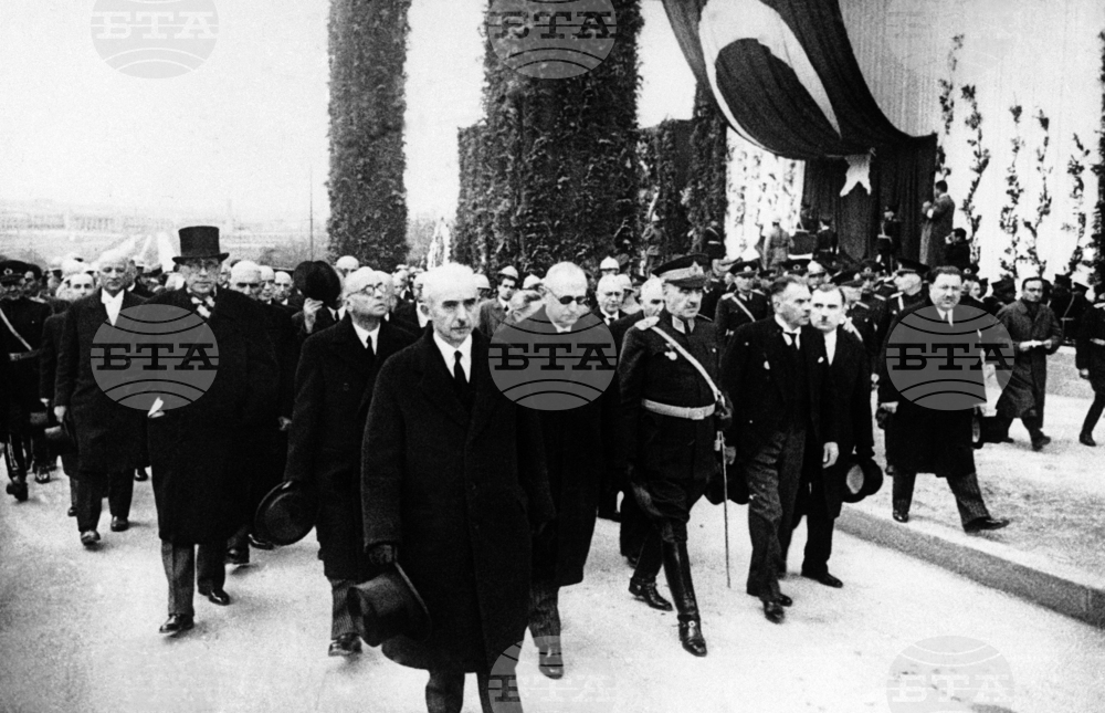 Първият президент на Турция и основател на съвременната турска държава Мустафа Кемал Ататюрк умира на 10 ноември преди 85 години